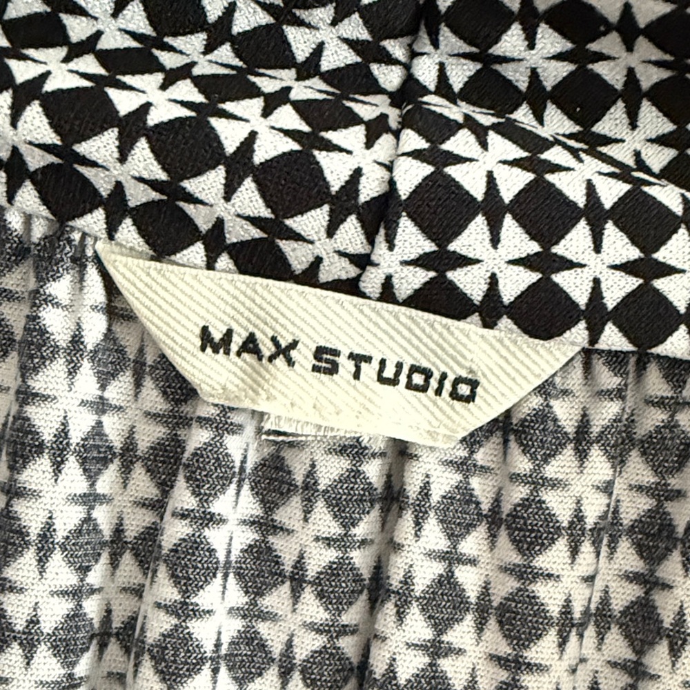 Max Studio Black and White Sleeveless Women's Top.  Women’s Size Small. - Picture 2 of 4